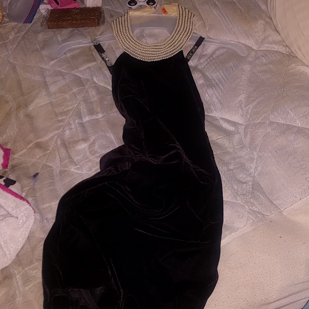 Women's Small 9/10 Black Satin Mini Dress W-Pearl